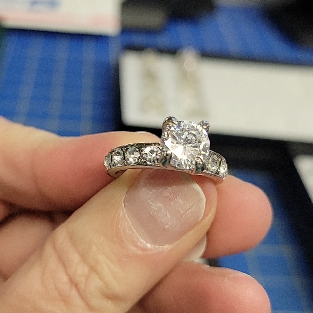 Solitaire w 8 Accent Stones Diamond Faux Silver Tone Ring Size 8